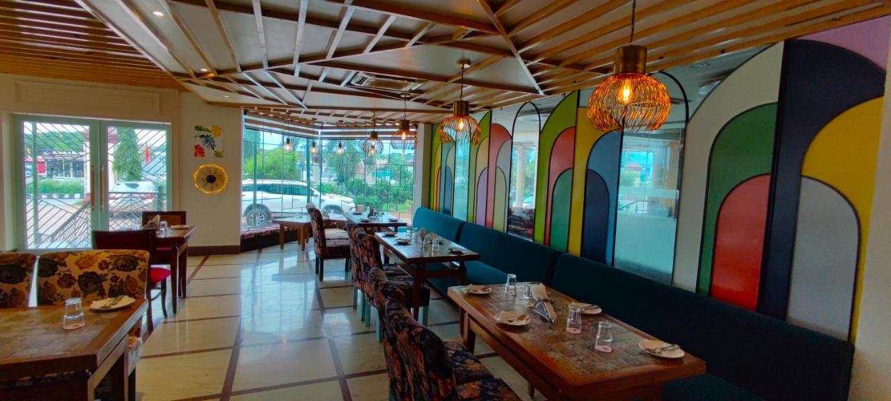 Hotel Padmini Palace Rani Pokhri Exterior photo
