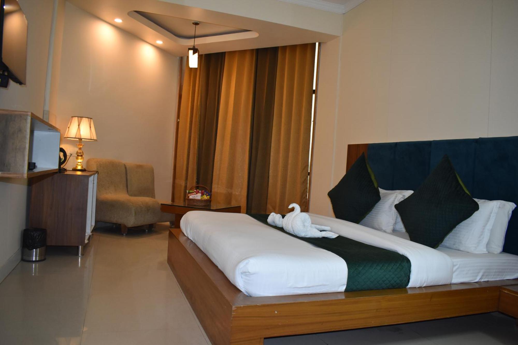 Hotel Padmini Palace Rani Pokhri Exterior photo