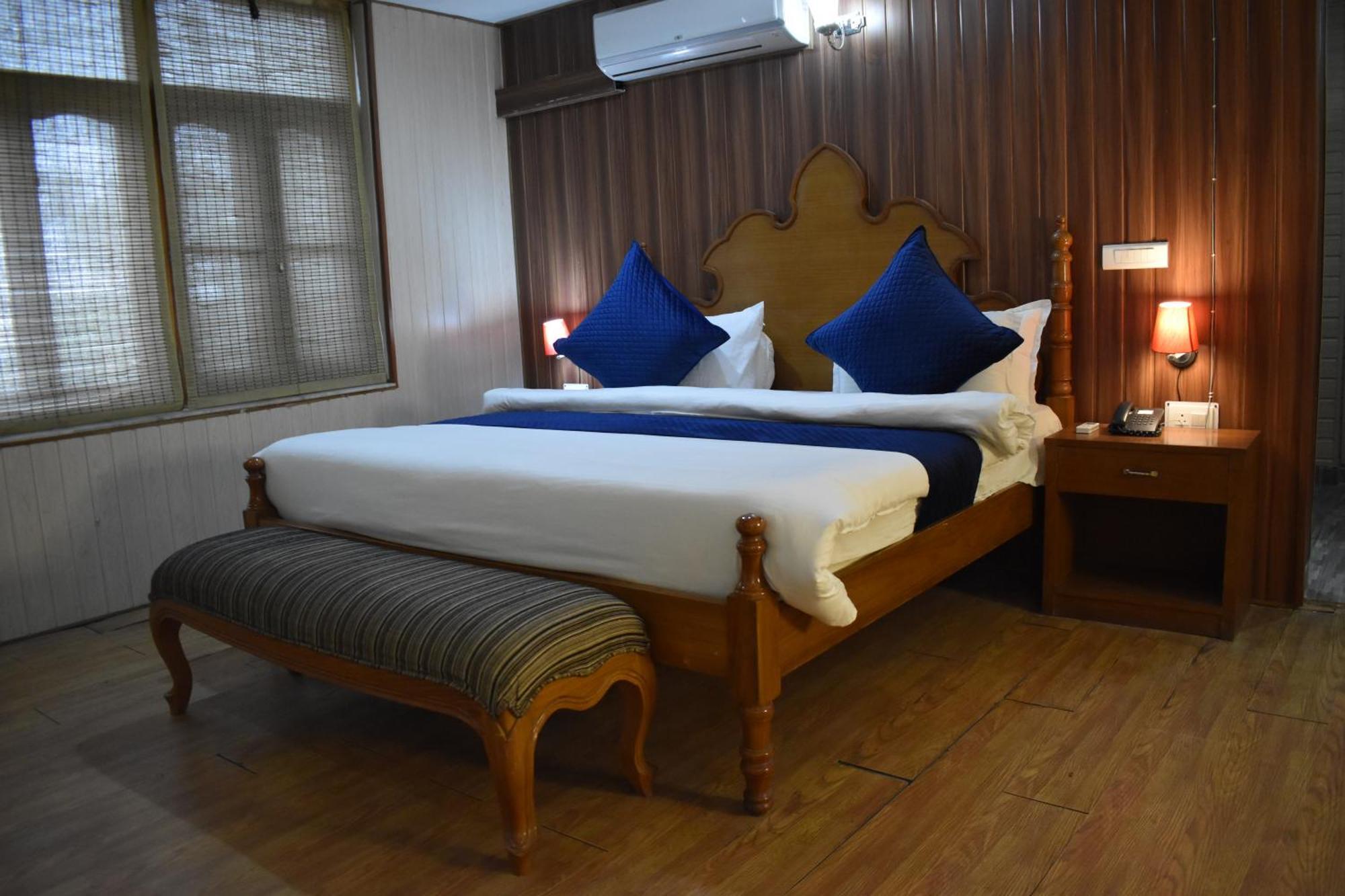 Hotel Padmini Palace Rani Pokhri Exterior photo