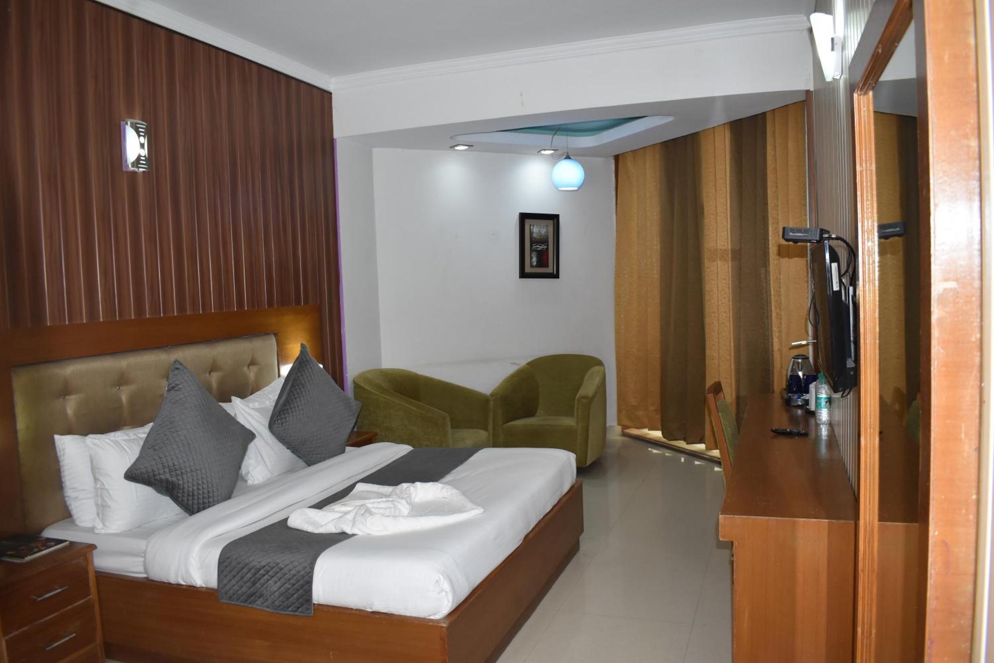 Hotel Padmini Palace Rani Pokhri Exterior photo