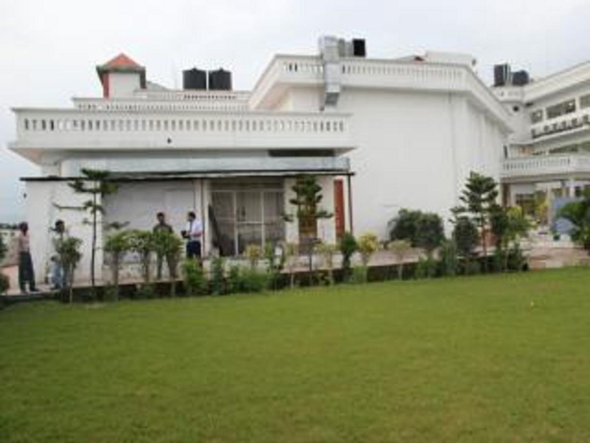 Hotel Padmini Palace Rani Pokhri Exterior photo